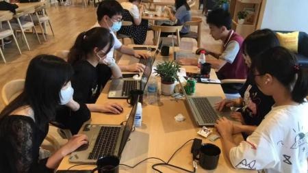 上海托马斯高中部学子参加全国青少年模拟政协活动.jpg