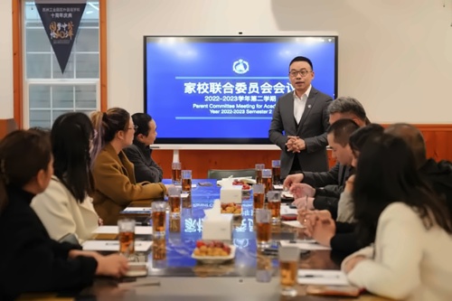 总校长潘鑫先生 