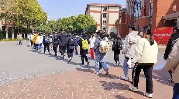 上海天华英澳美学校开放日现场.jpg
