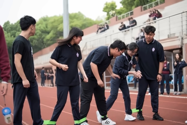 同学们团结协作.jpg