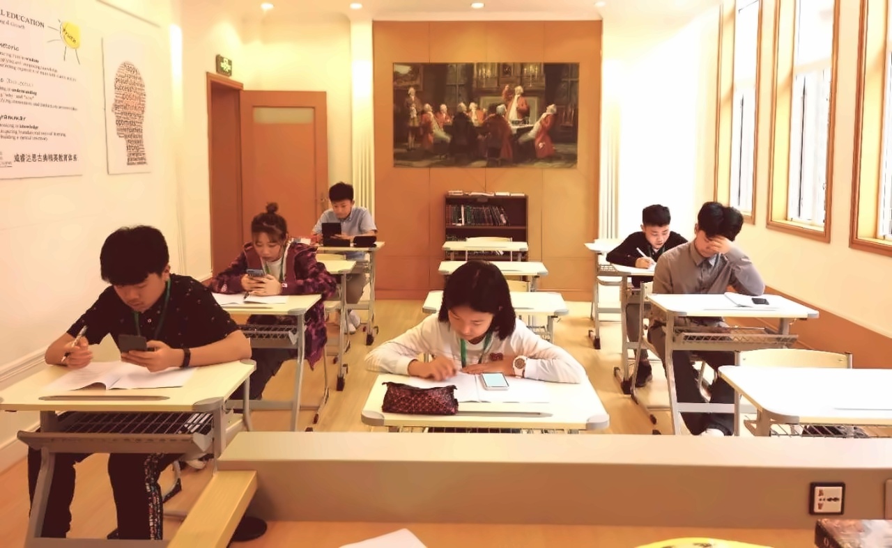 部分年级学生在教室笔试现场.jpg