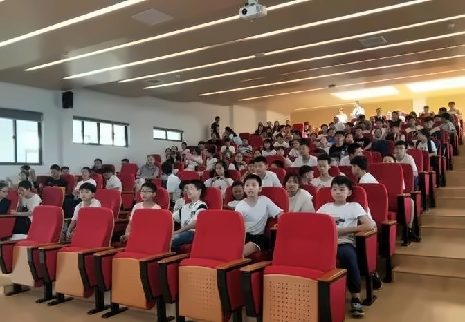 湖州帕丁顿双语学校初中部衔接课展示汇报.jpg