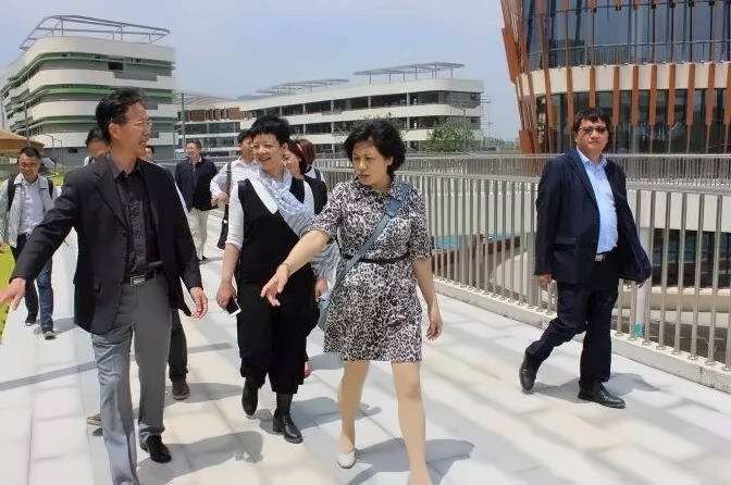 参观校园.jpg