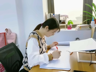 中加楓華國際學校初中語文教研組組長華老師.jpg