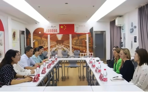 北外同文外国语学校国际合作3.jpg