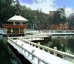 华东交通大学曲桥亭雪景