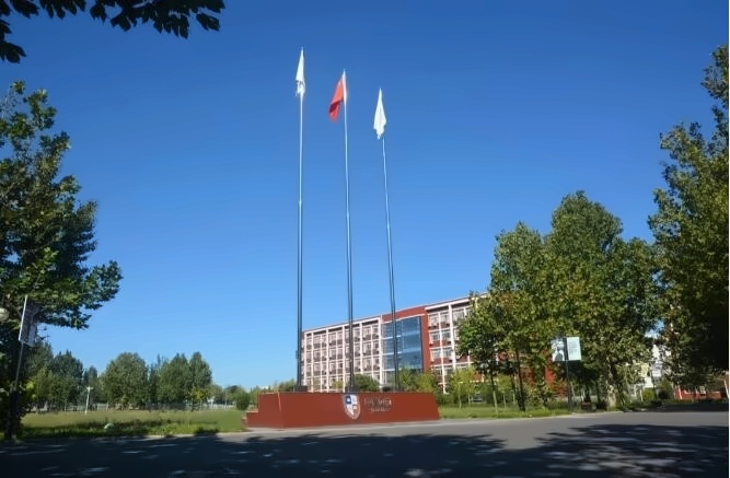 中育贝拉国际高中