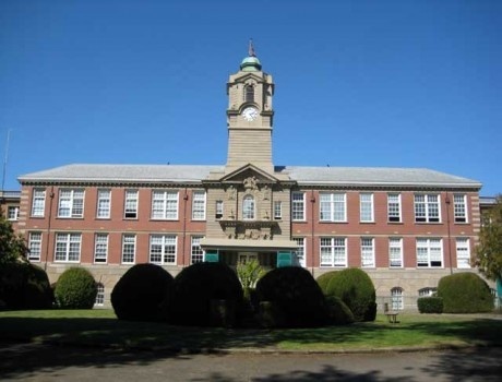 卡莫森学院