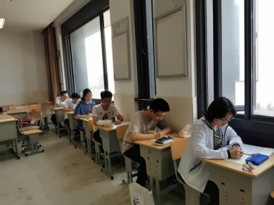 泰州中学国际部学子参加美国区域数学联赛.jpg