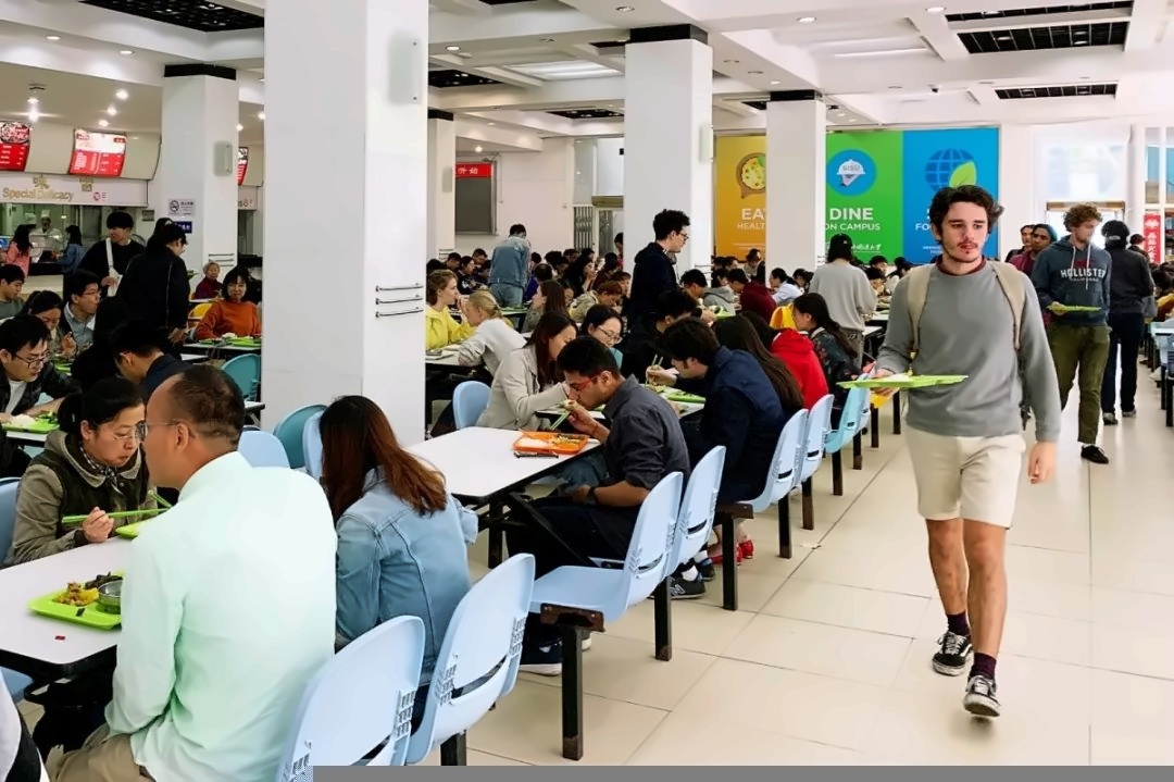 上外立泰ALevel国际课程中心食堂环境.jpg