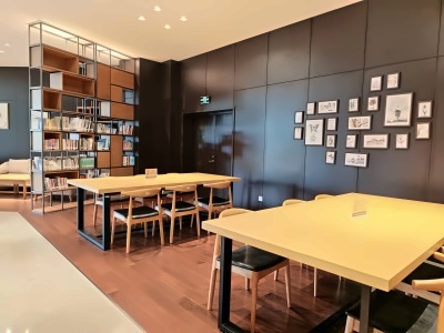华盛达外语学校国际部图书馆