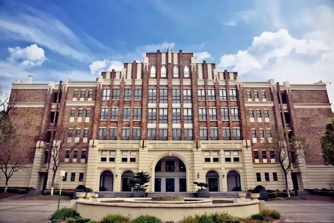 上海外国语大学贤达经济人文学院