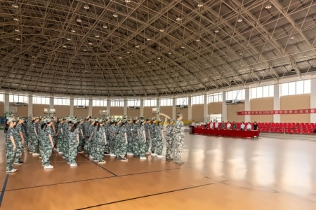 中加楓華國際學校高一新生軍訓結業儀式.jpg