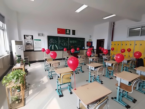 上海金山区枫叶学校教室.jpg