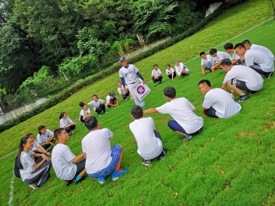 阿德科特学校户外课程.jpg