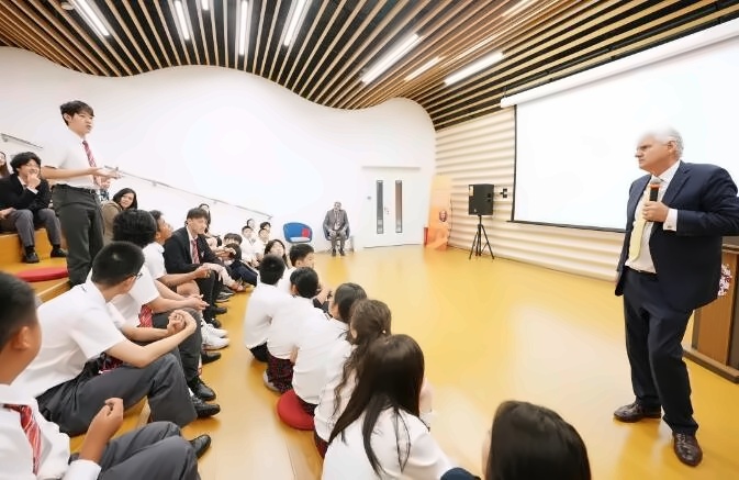 美国康奈尔大学终身正教授来访北京德闳学校.jpg
