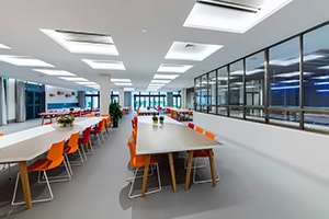 蓝湾未来领导力学校餐厅