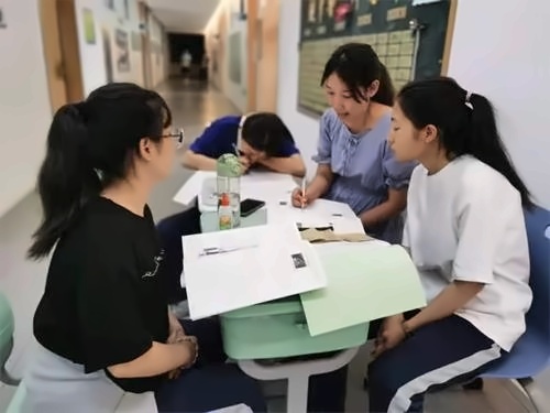 湖州帕丁顿双语学校学生上课