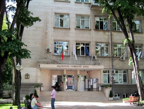 瓦尔纳医科大学