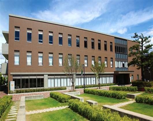 宝塚大学