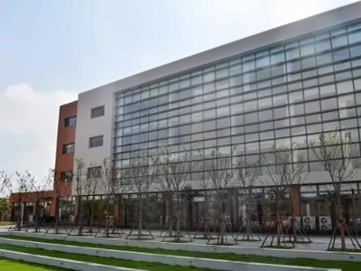 耀华国际学校临港校区校园一角
