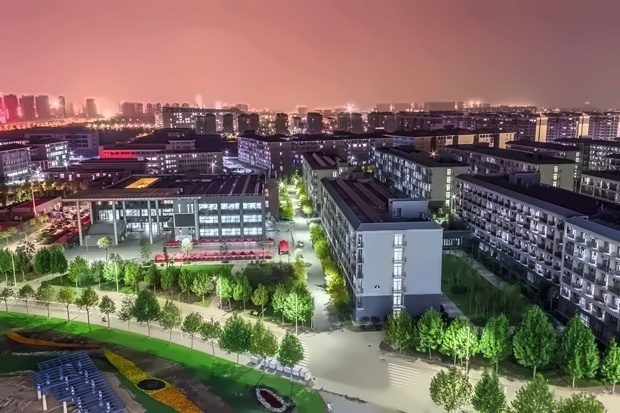 河南财经政法大学—夜色下的校园