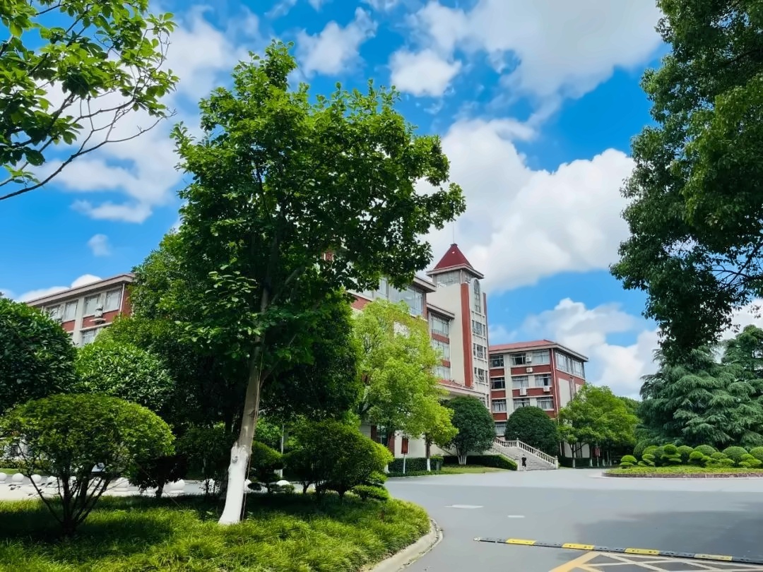 上海天华英澳美学校教学楼.jpg