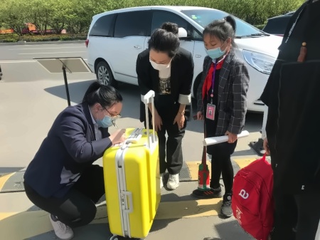 湖州帕丁顿双语学校1-3年级学生返校.jpg