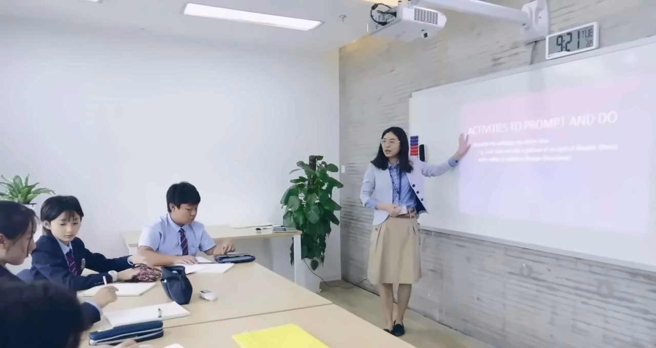 上海赫德双语学校老师.jpg
