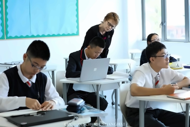 英国莱克顿总校到访视察.jpg