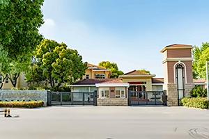 上海浦东新区民办籽奥高级中学校门