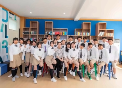 上海新虹桥中加国际班.jpg