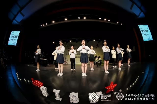 合唱手语表演《明天你好》.jpg