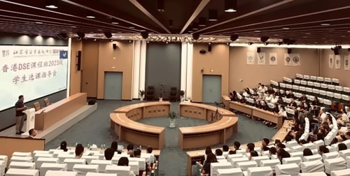 张家港梁丰高级中学国际学院会议现场