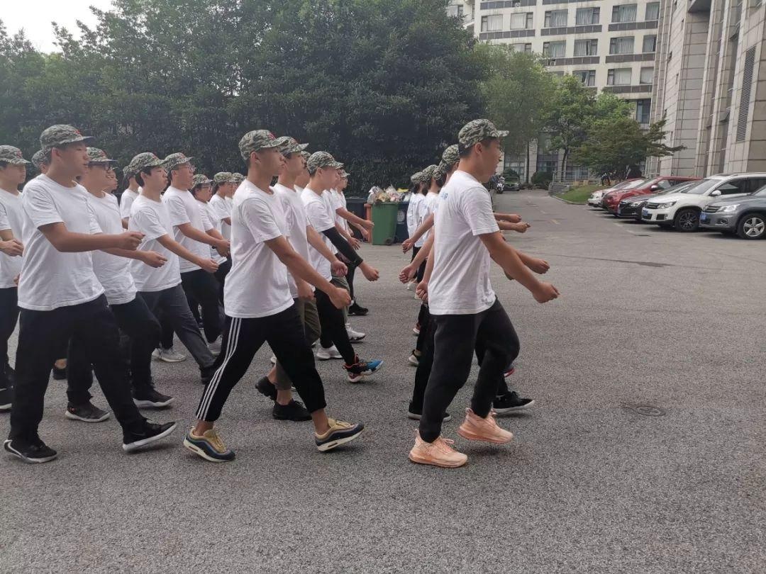 光华美高2019年新生军训.jpg