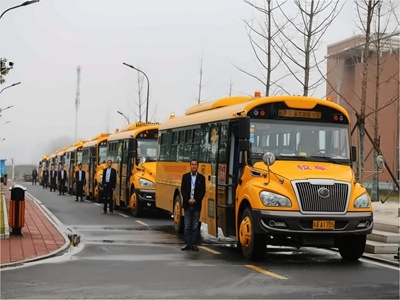 合肥高新中加学校校车