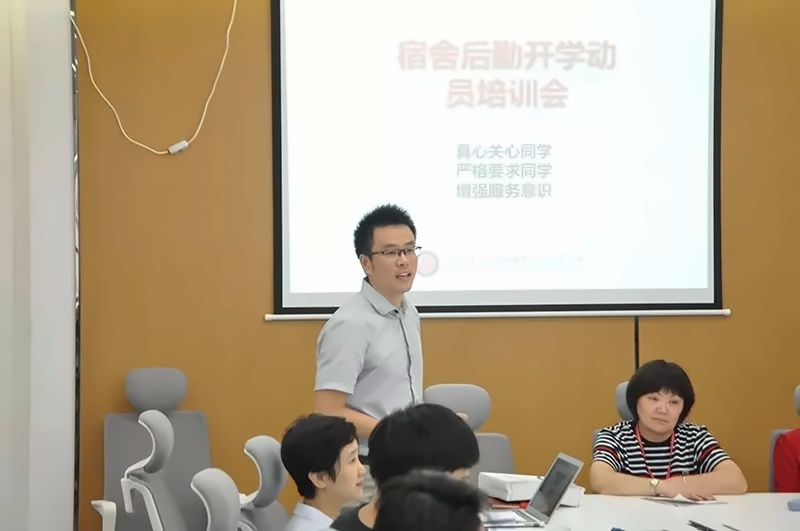 学生处副主任陈飞老师.jpg