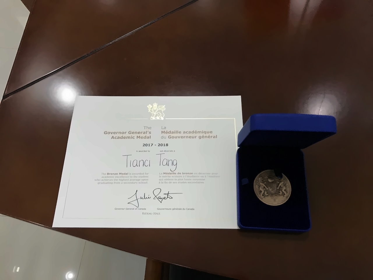 上海枫叶国际学校汤同学获得加拿大总督学术奖.jpg
