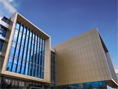 深圳市华朗学校玻璃墙