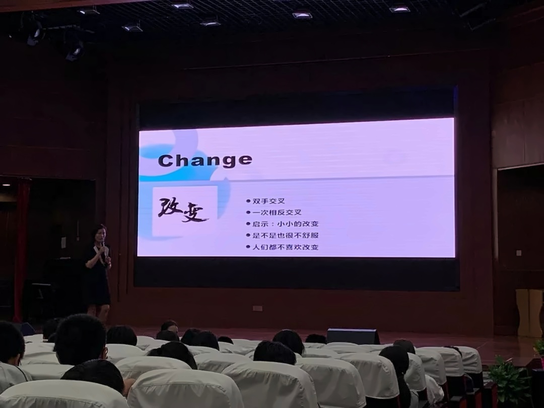上海金苹果双语学校国际部礼仪培训.jpg