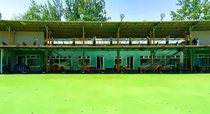 北京市私立汇佳学校高尔夫球场.jpg