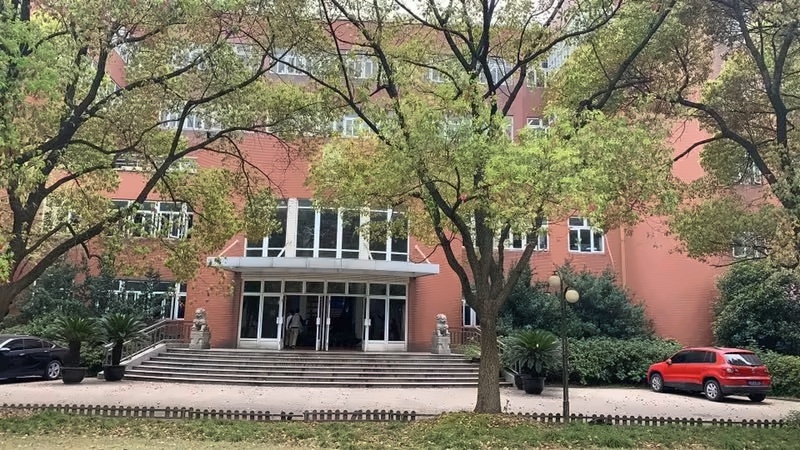 上海新虹桥中加国际班.jpg