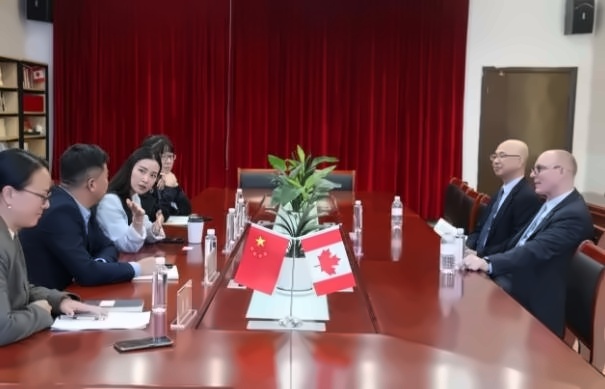 加拿大BC省高貴林教育局代表來訪中加楓華國際學校