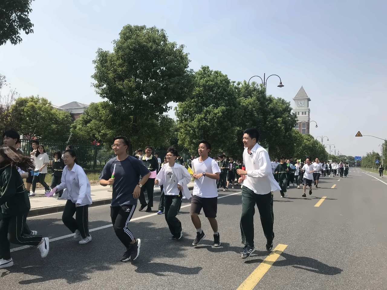 上海枫叶国际学校特里·福克斯长跑.jpg