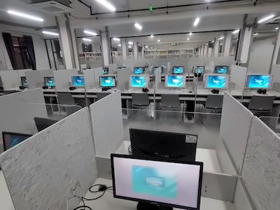 深圳格睿特高级中学校园环境