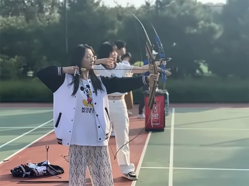 中育贝拉国际高中社团活动-射箭