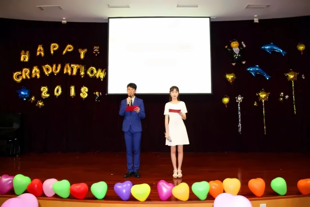 新虹桥中学国际课程班2018届毕业典礼.jpg