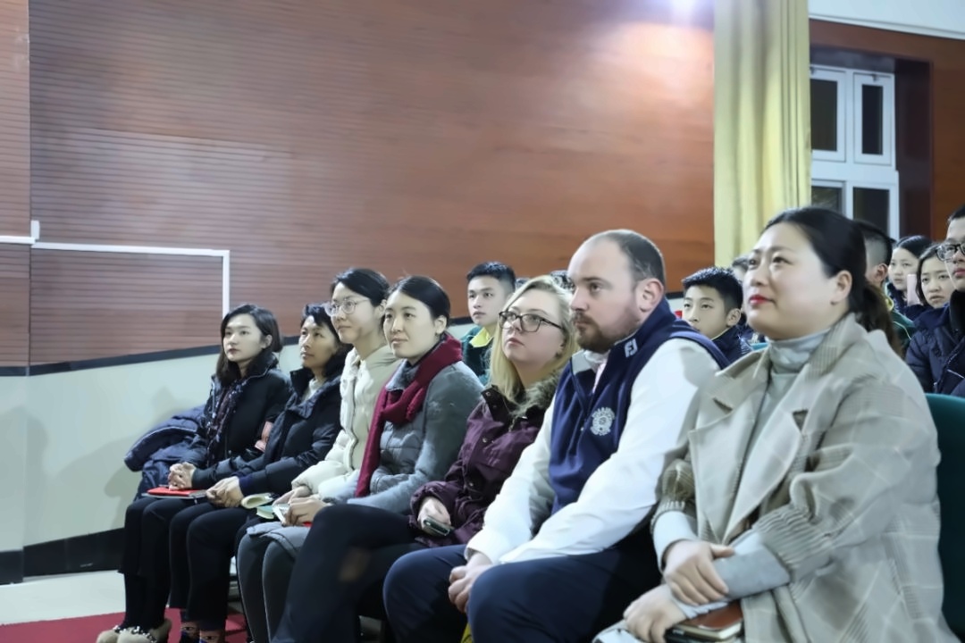 年级大会.jpg