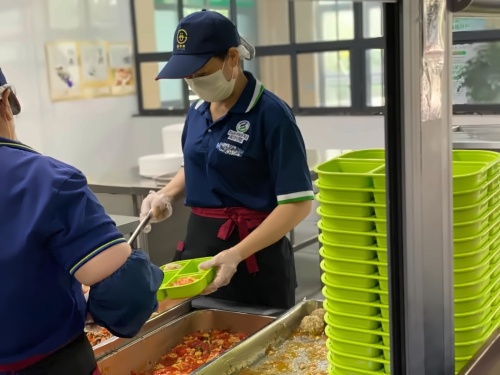 湖州帕丁顿小学部用餐3.jpg