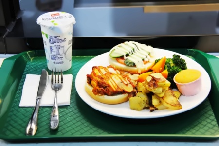 南京金地未来学校食堂餐点.jpg